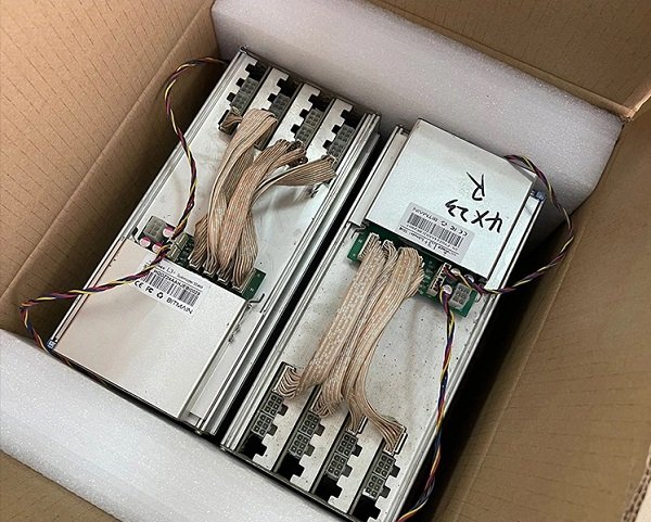 Bitmain antminer Z11 135K Sol/S